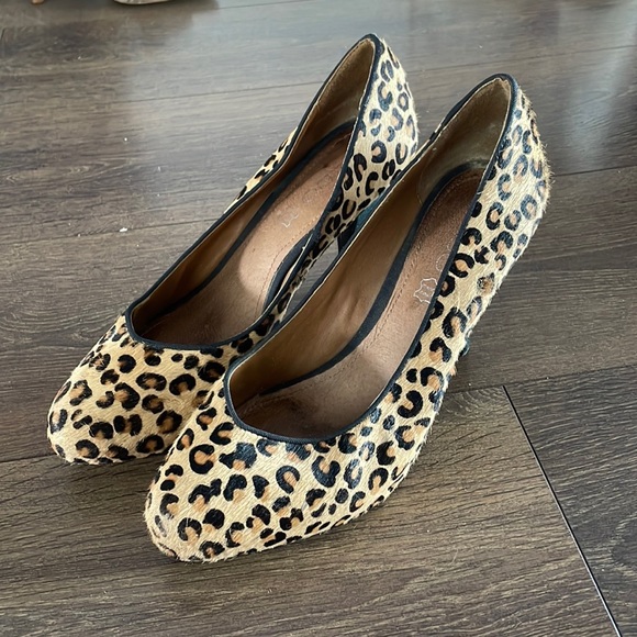 Also heels for sale. Shipping price varies. - Picture 2 of 4